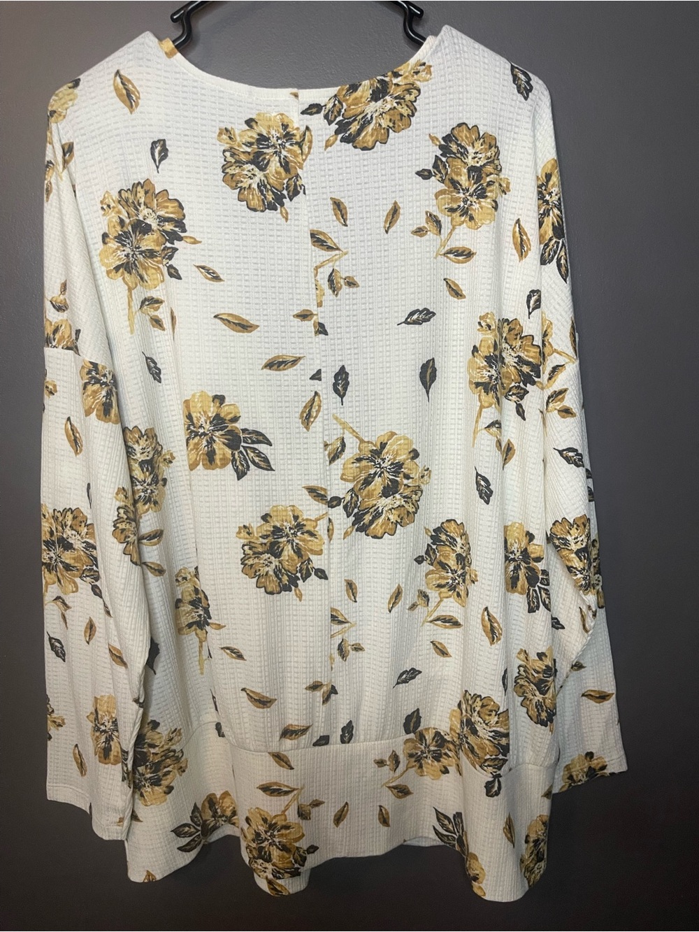 Maurices Cream Long-Sleeve Wrap Top with Floral Print NWT Sz 1 1x - Picture 3 of 3
